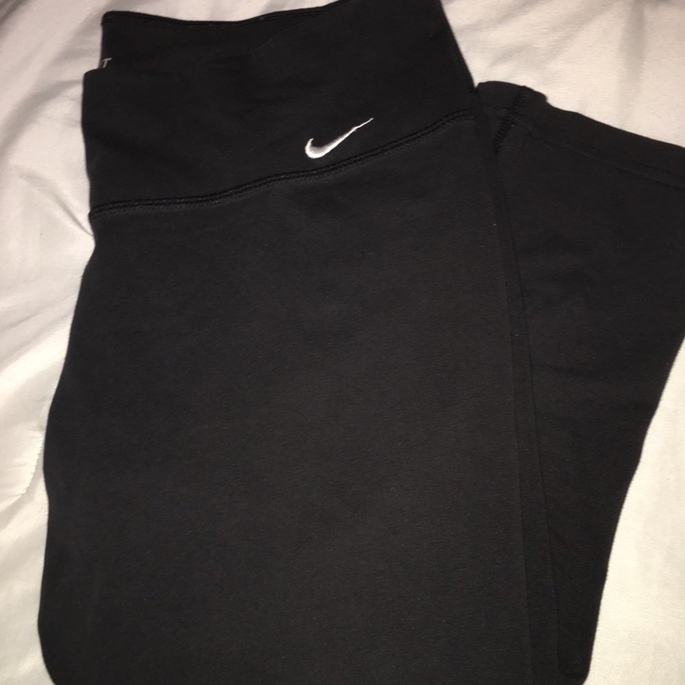 Size L / Nike Crop Leggings